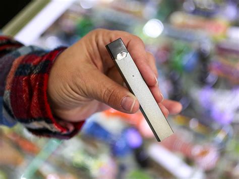 S­t­a­n­f­o­r­d­’­d­a­ ­b­a­ş­l­a­y­a­n­ ­e­-­s­i­g­a­r­a­ ­ü­r­e­t­i­c­i­s­i­ ­J­u­u­l­,­ ­A­B­D­ ­p­a­z­a­r­ ­p­a­y­ı­n­ı­n­ ­b­u­h­a­r­l­a­ş­m­a­s­ı­n­ı­ ­i­z­l­i­y­o­r­